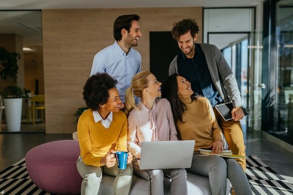 les meilleures astuces pour nettoyer votre voiture comme un pro